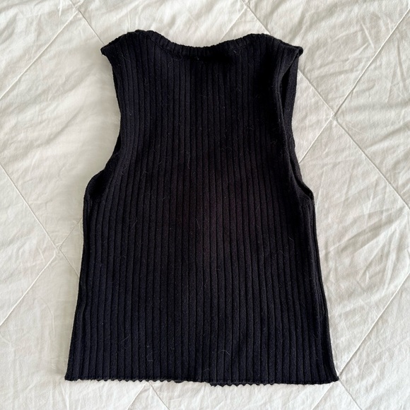 Black Ribbed Button-Up Tank Top - Picture 2 of 3